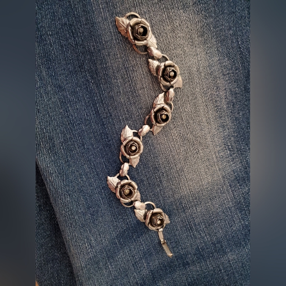 Vintage rhinestones rose bud and leaf bracelet 8in silver tone
